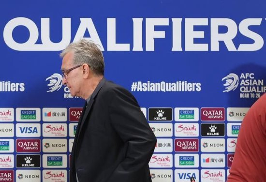 伊万暗示留任东亚杯 合同考核成变数