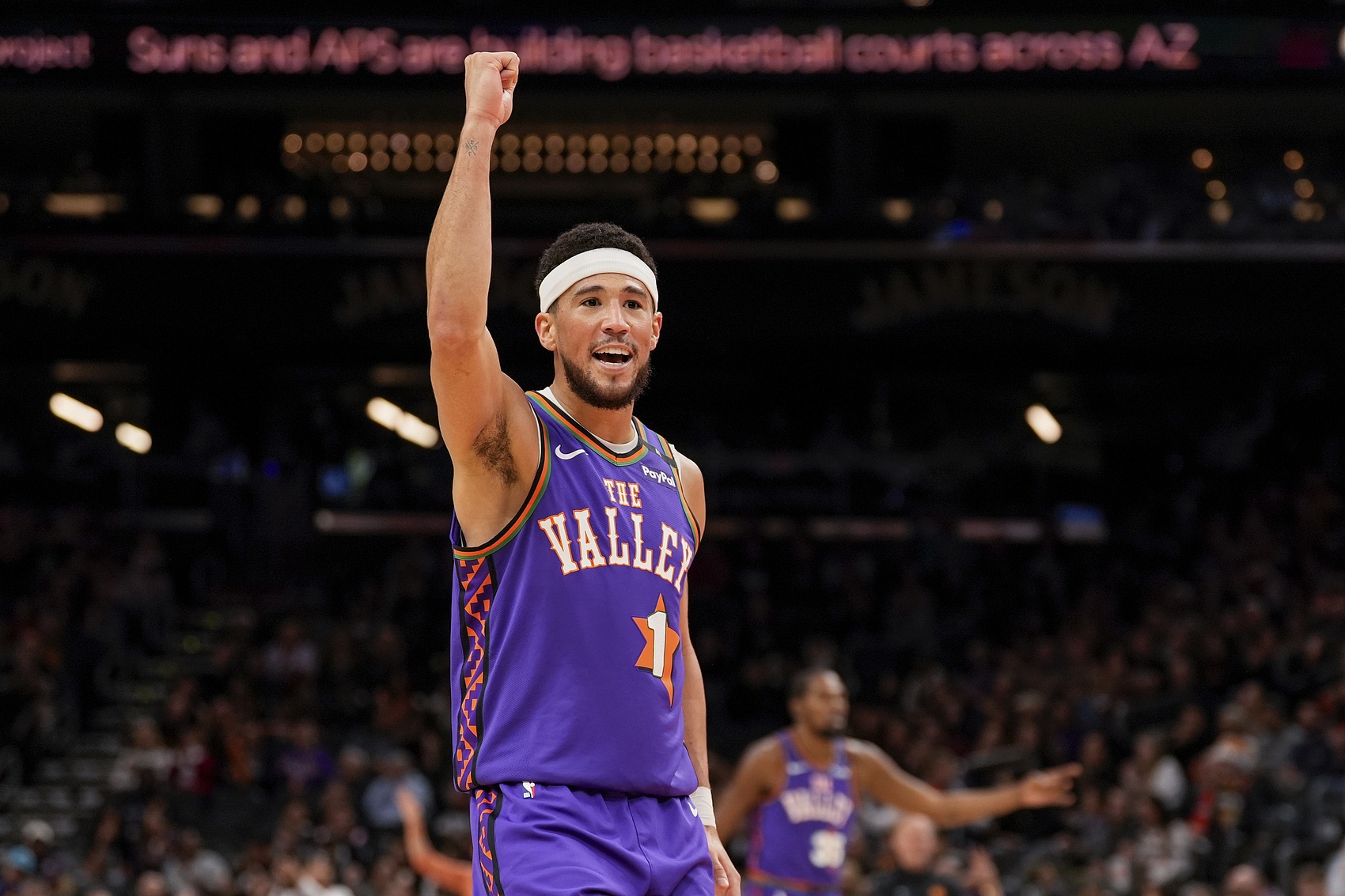NBA早报：火箭五连败，巴特勒首秀勇士擒公牛，约基奇三节三双