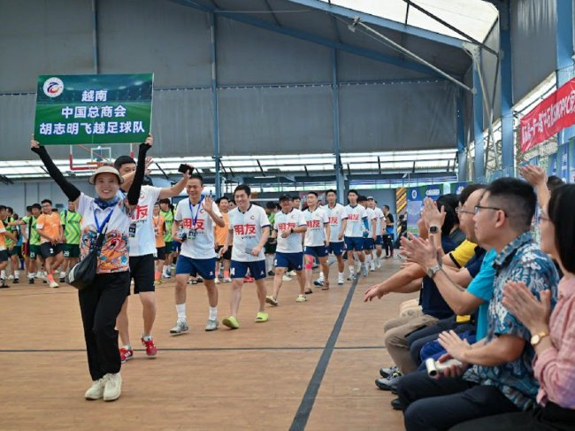 一带一路华人华商足球邀请赛雅加达落幕 柬埔寨金边龙之队夺魁 一带一路华人华商足球邀请赛雅加达落幕 柬埔寨金边龙之队夺魁