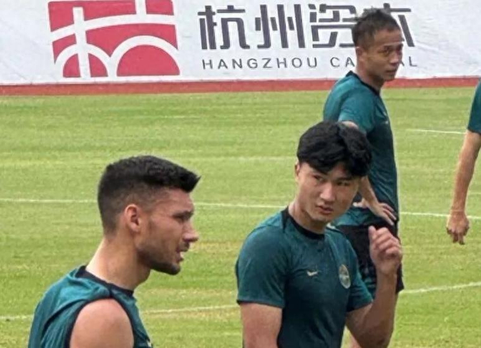 20岁比利时华裔前锋郑家骋试训浙江队，归化操作进行中