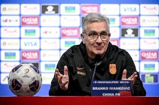 伊万笑对印尼媒体：我有10个前锋可用 国足状态非常好