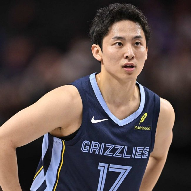 河村勇辉25分钟10分7助攻 三分7中3助灰熊胜步行者