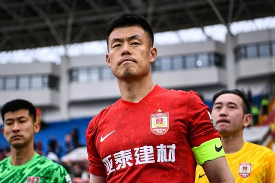 37岁谭龙放话：只要站得住 亚泰旗帜就不会倒
