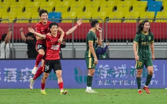 杨明洋30岁终圆国脚梦，成都蓉城再添一名国脚