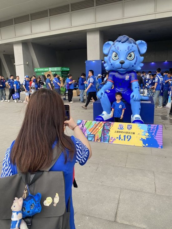 申花主场日均2.8万人,赛事经济圈撬动37亿 申花主场日均2.8万人,赛事经济圈撬动37亿