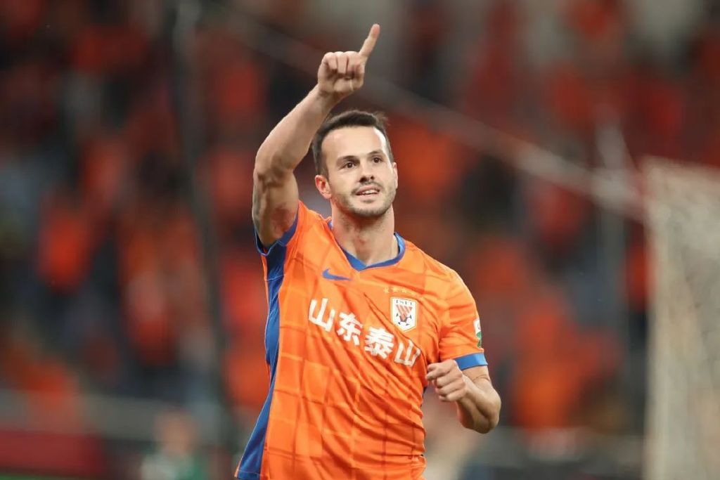 4-2胜浙江止跌但危机未消 泰山未来方向锁定年轻化