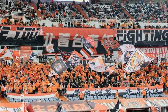 瓦科帽子戏法+王大雷两连扑 山东泰山4-2逆转浙江终结四轮不胜