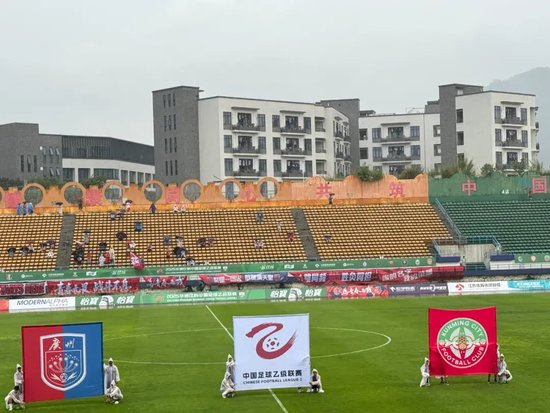 门将黄油手+锋线挥霍机会 广州蒲公英主场1比2遭昆明城星绝杀