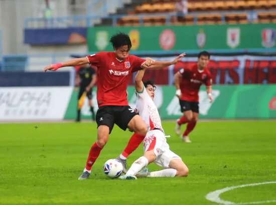 门将黄油手+锋线挥霍机会 广州蒲公英主场1比2遭昆明城星绝杀