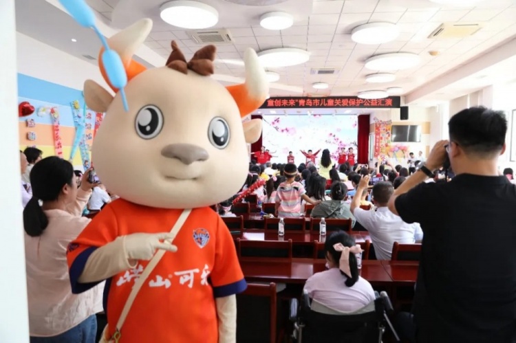 海牛俱乐部六一公益：犇犇送礼品，长期帮扶困境儿童
