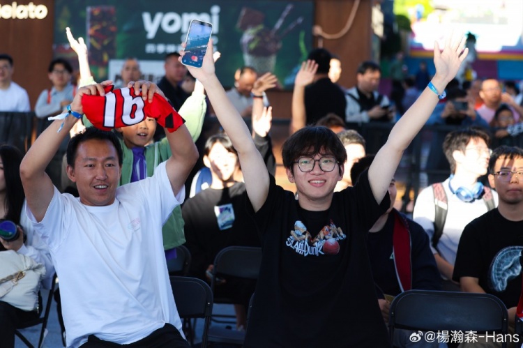杨瀚森北京行感恩球迷 微博晒图致谢