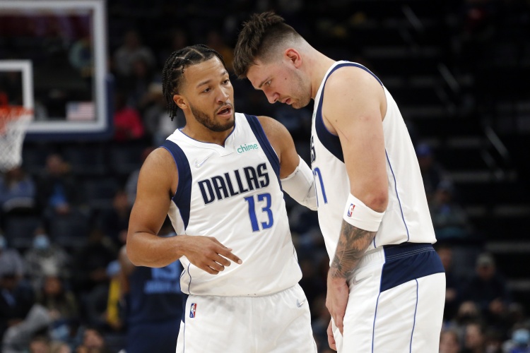 布伦森:东契奇打球毫不费力 一度让我怀疑自己是否属于NBA 布伦森:东契奇打球毫不费力 一度让我怀疑自己是否属于NBA