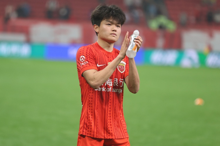 德转海港身价榜:莱昂纳多暴跌100万欧 杨希等三人逆势上涨 德转海港身价榜:莱昂纳多暴跌100万欧 杨希等三人逆势上涨