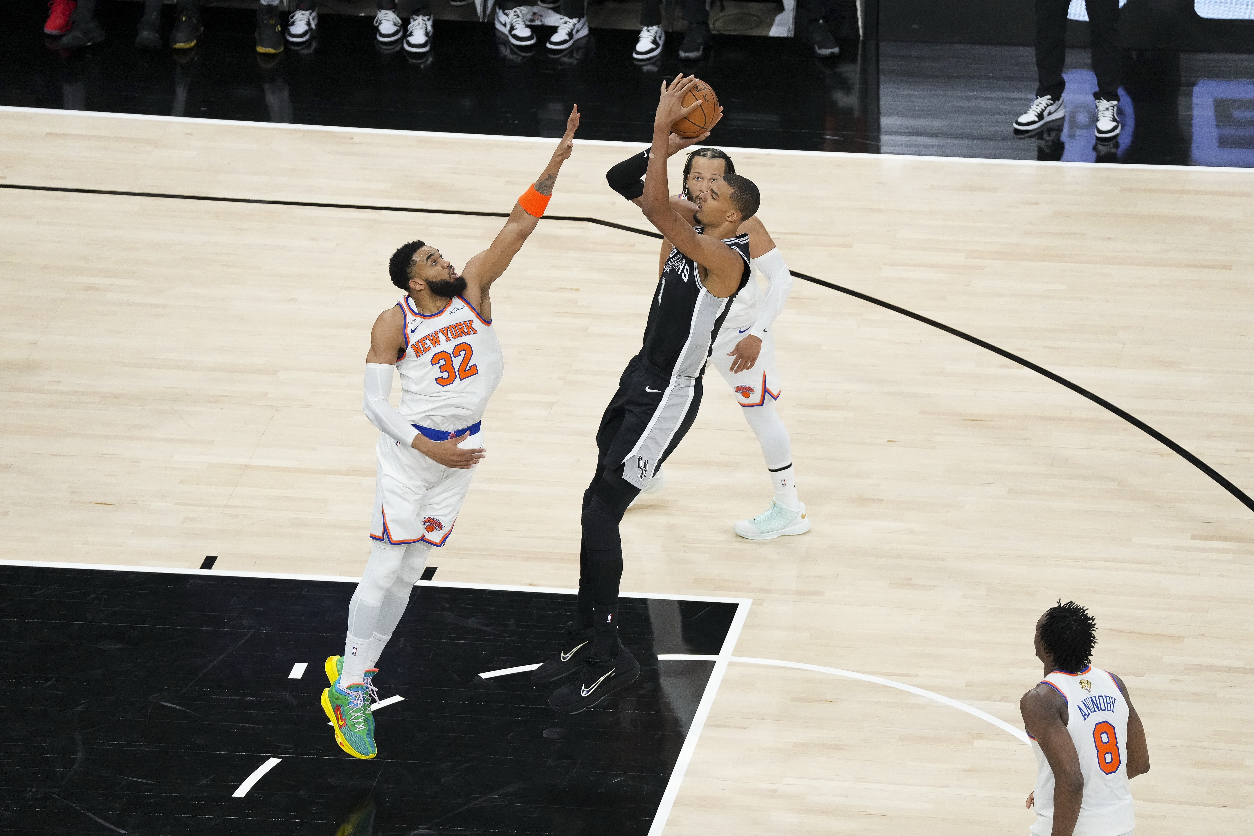 首节领先两位数成标配，马刺总决赛前三场开局均占优