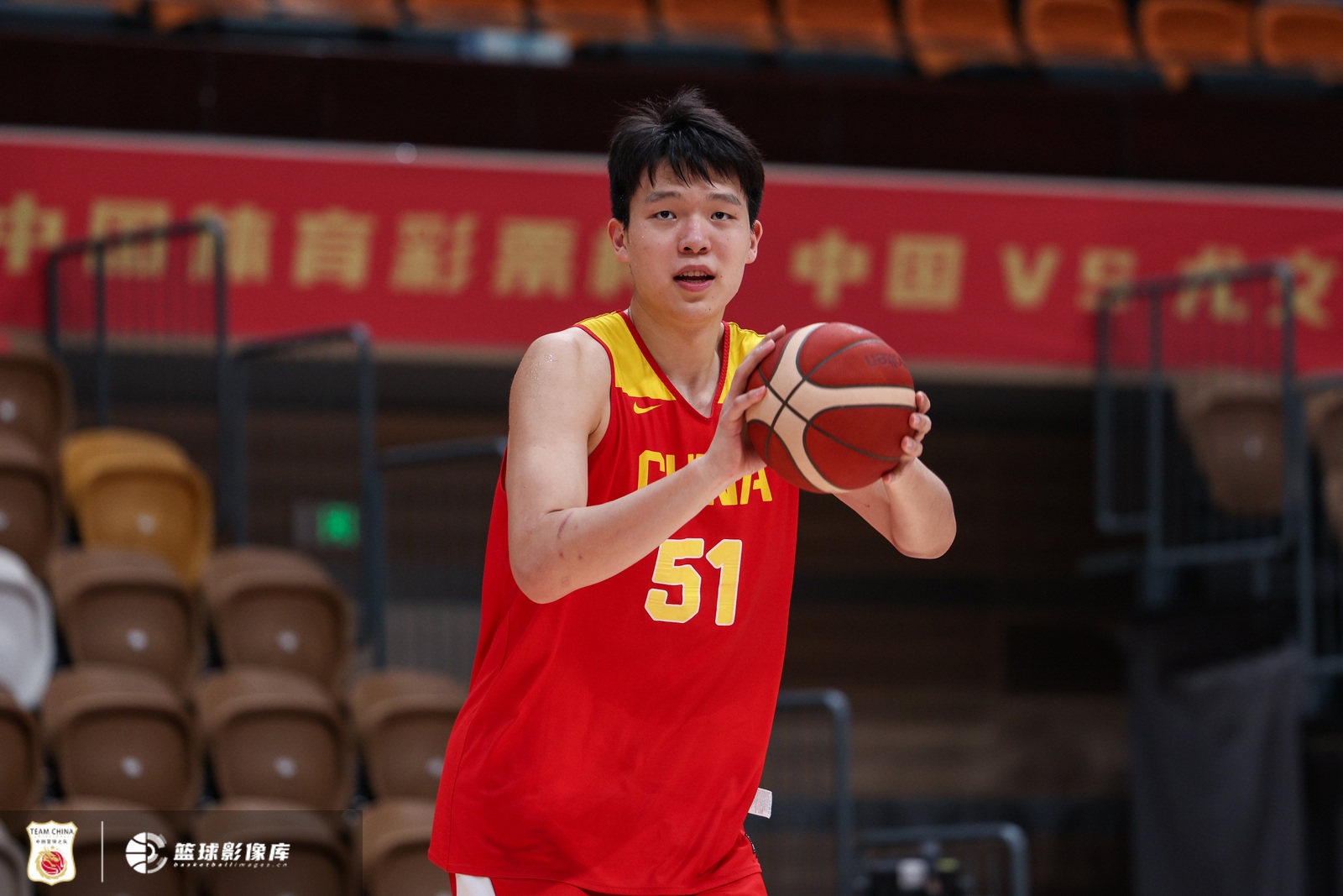 男篮世预赛名单公布 杨瀚森回归周琦落选