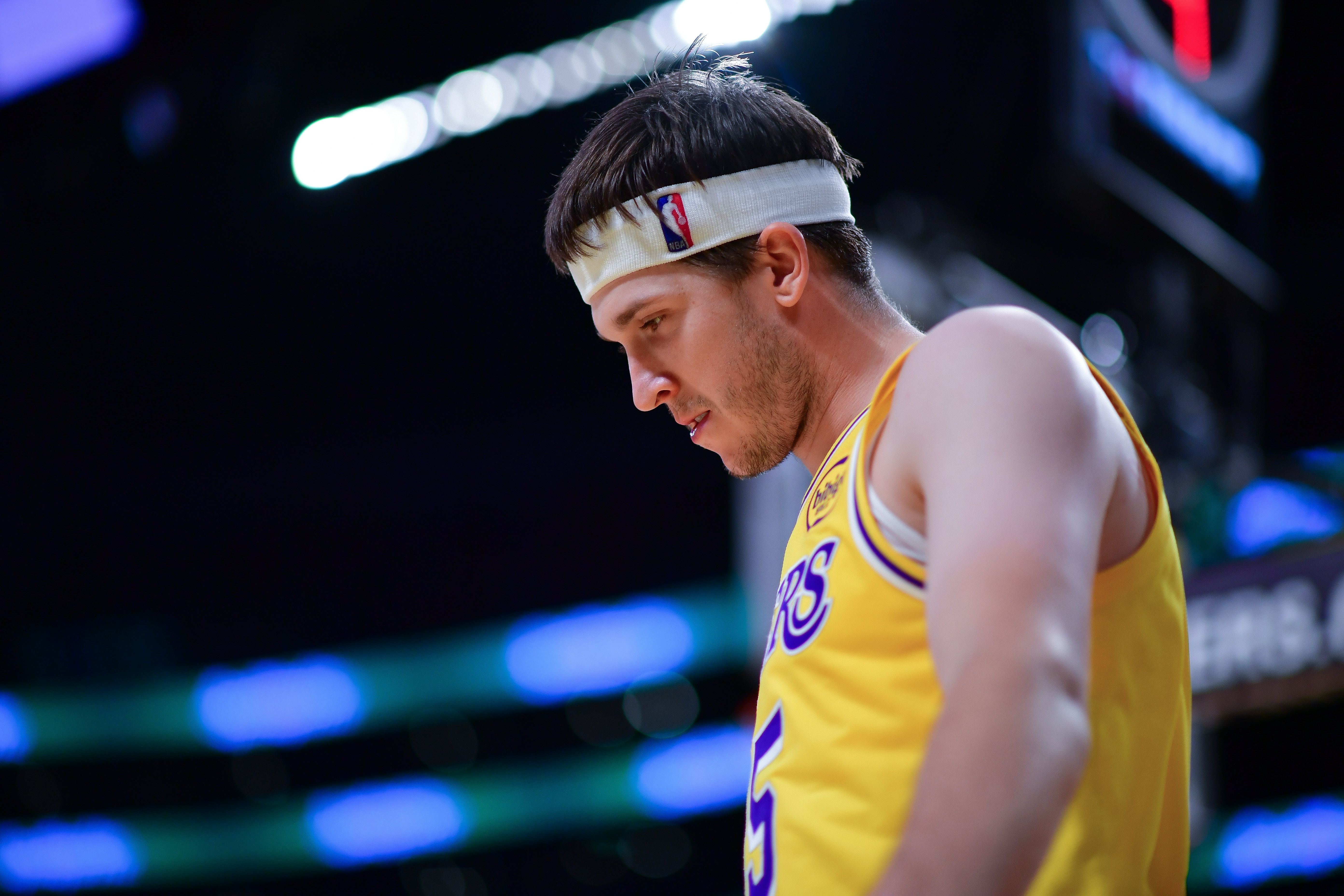 里夫斯赛季场均23+4+5，真实命中率仅逊三大MVP