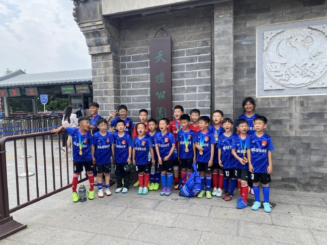 天坛杯青少年足球交流：四队混战无排名，国安梯队体验成亮点