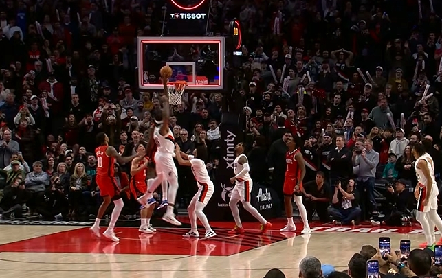 足球芯片触球技术启示:NBA出界争议或迎终结,杜兰特踩线绝杀将成历史 足球芯片触球技术启示:NBA出界争议或迎终结,杜兰特踩线绝杀将成历史