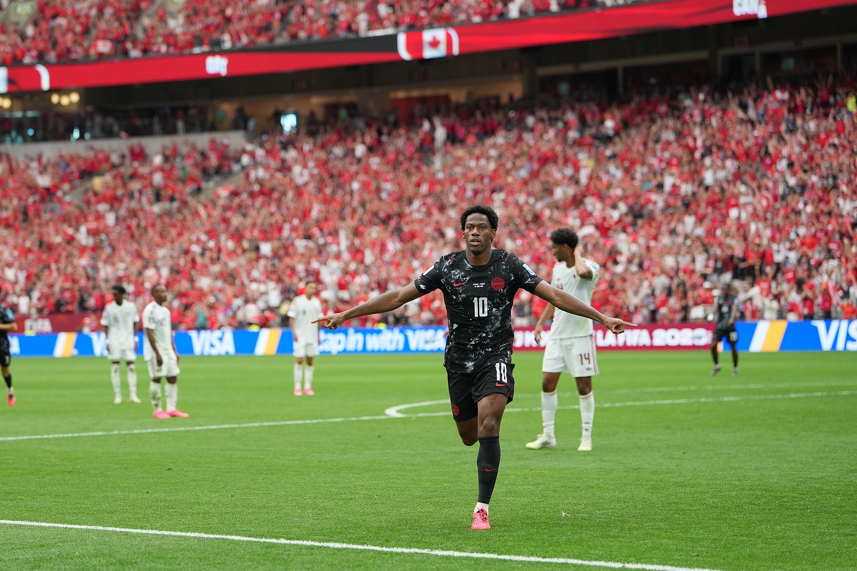 戴维双响拉林连场破门 加拿大半场3-0十人卡塔尔
