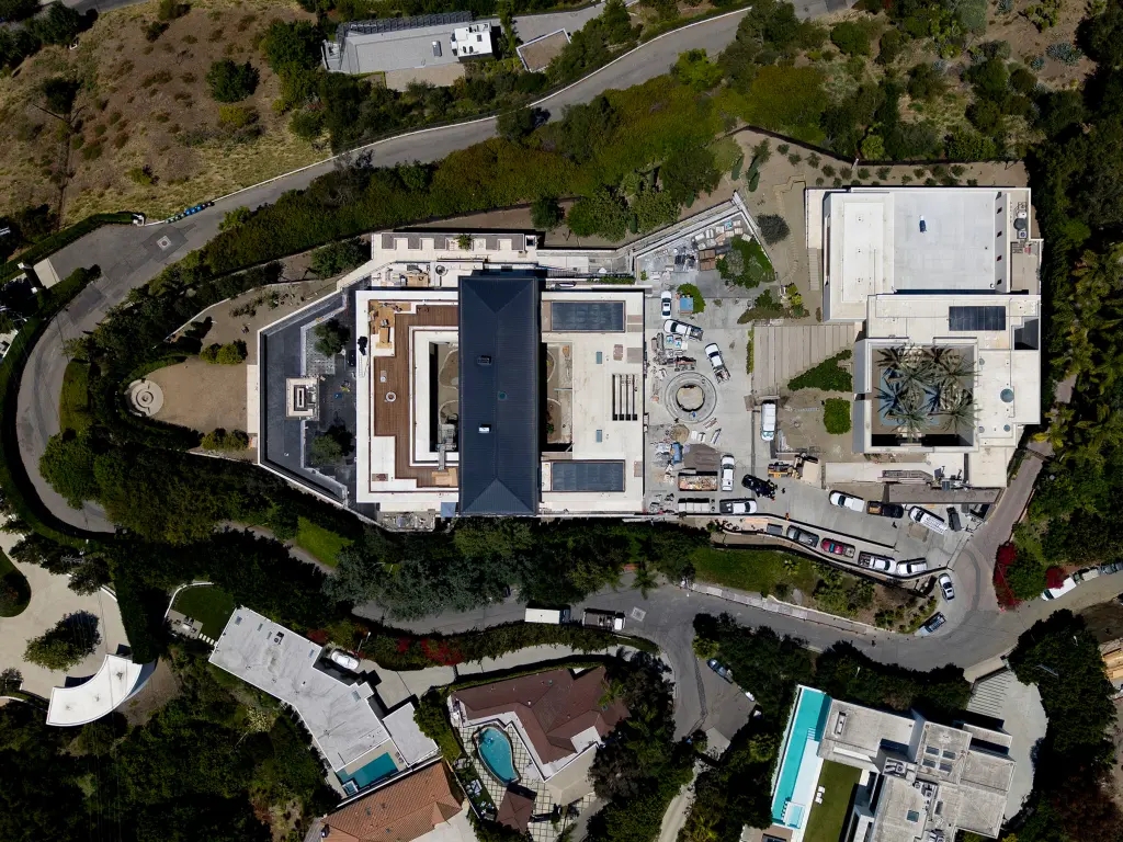 詹姆斯比弗利山庄豪宅收尾 3700万地皮工程近完工 詹姆斯比弗利山庄豪宅收尾 3700万地皮工程近完工
