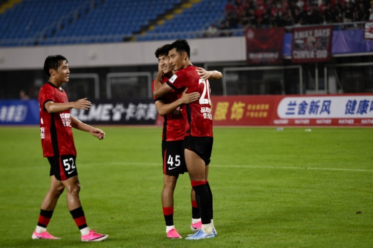 足协杯：成都蓉城全华班4-0横扫上海泽天 韦世豪直言目标走更远