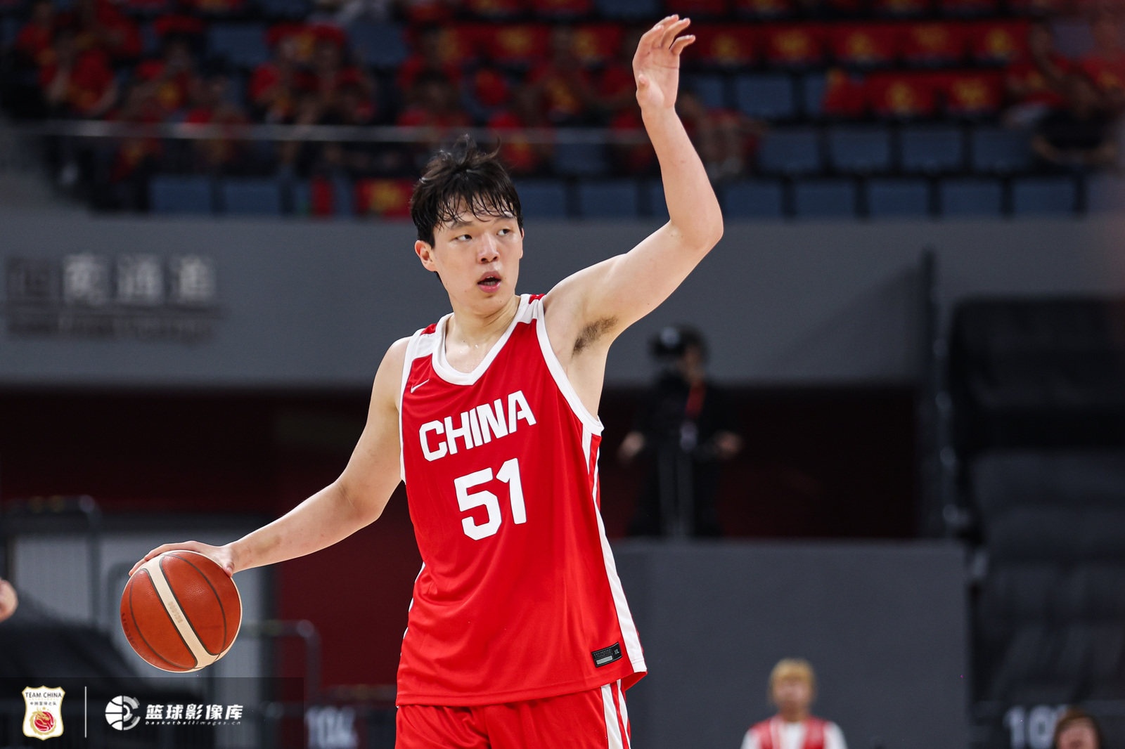 杨瀚森高位发牌受限：国内仅两教练能用好，郭士强体系存盲区