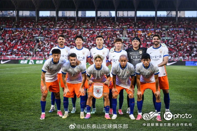 山东泰山客场5-1大胜辽宁铁人,泽卡瓦科双响马德鲁加建功