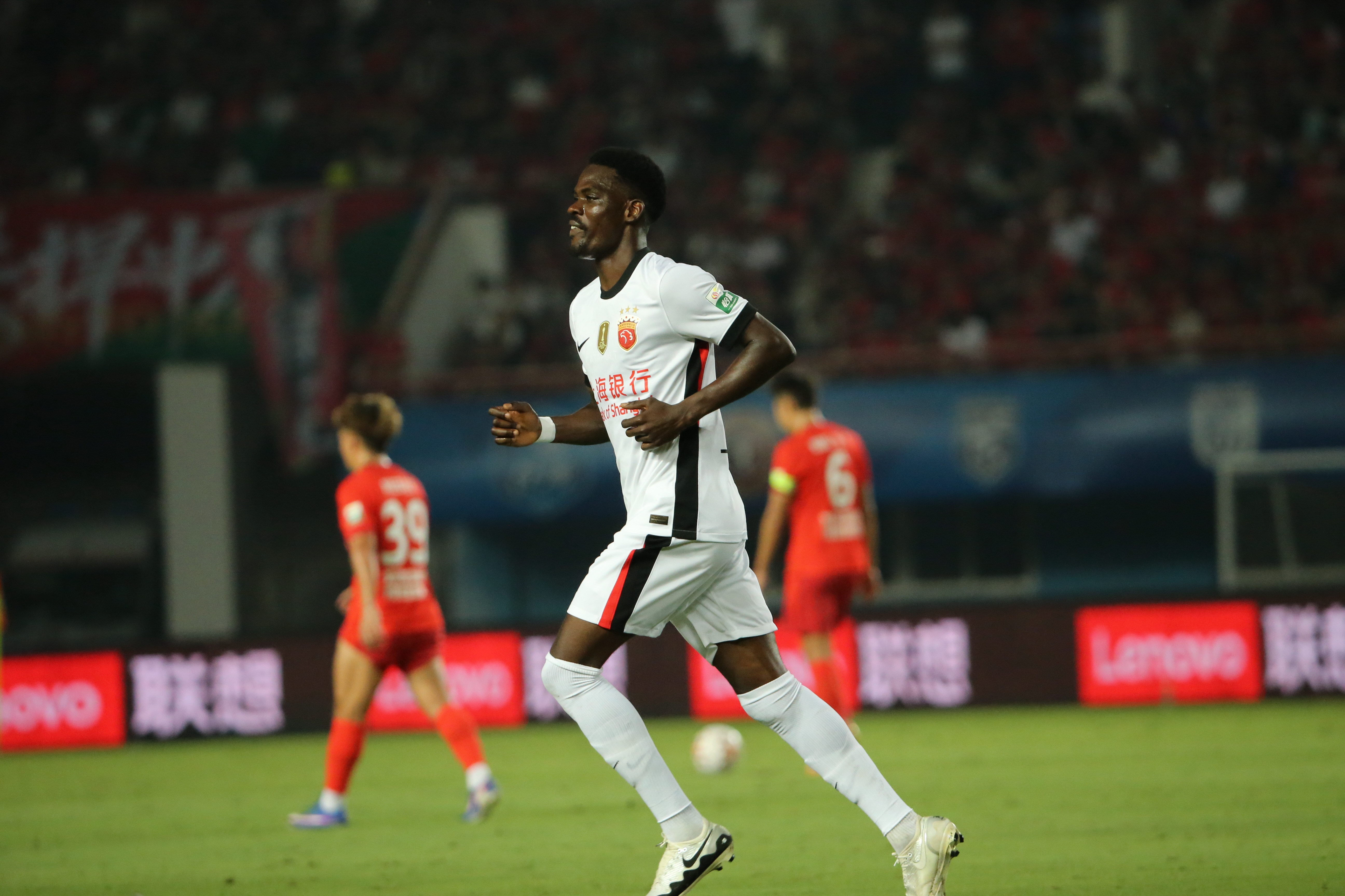 克劳德复出即进球:海港客场2-1擒河南,下一个球要远射
