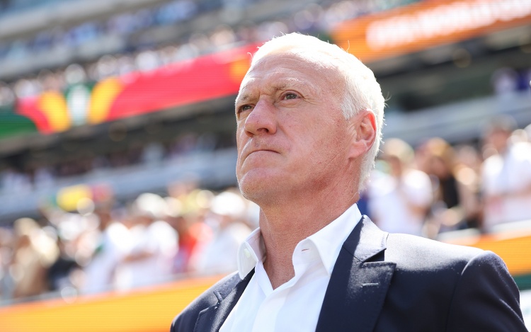 莱因克尔炮轰FIFA:禁止法国队戴黑纱悼念德尚亡母 马迪博禁赛荒谬至极
