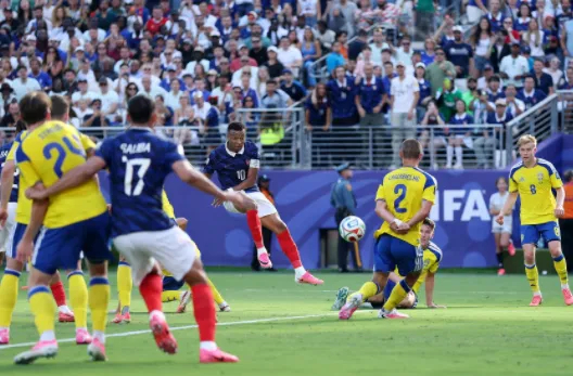 法国3-0瑞典:姆巴佩淘汰赛9球破纪录,前场四重奏令对手窒息 法国3-0瑞典:姆巴佩淘汰赛9球破纪录,前场四重奏令对手窒息