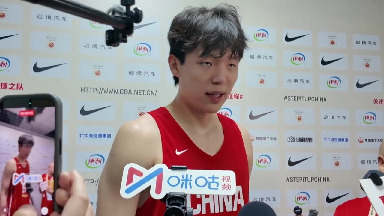 杨瀚森赛前表态:训练磨合出默契,今晚全力拼 杨瀚森赛前表态:训练磨合出默契,今晚全力拼