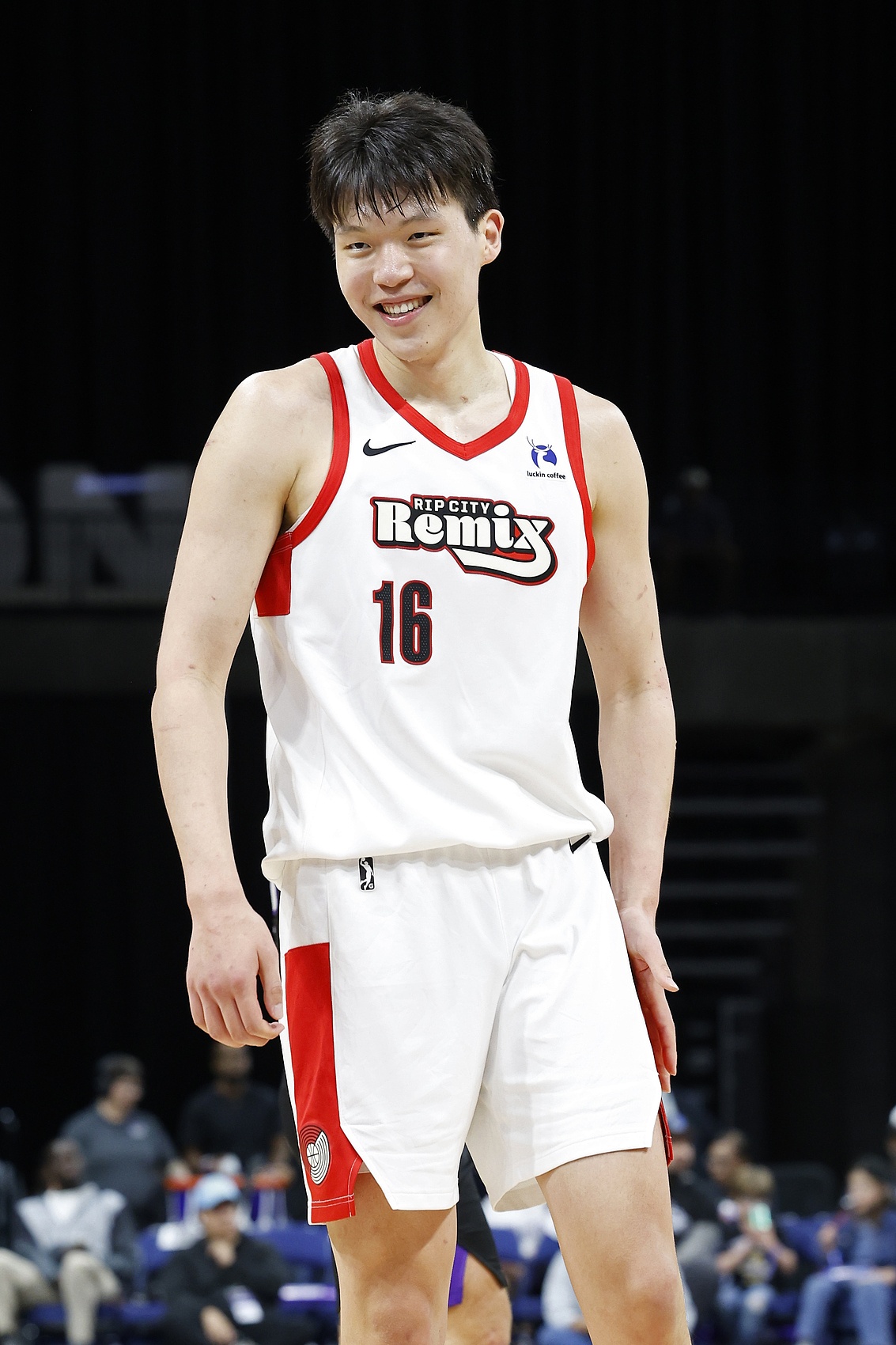 队记:杨瀚森需2-3年兑现潜力,今年难成轮换