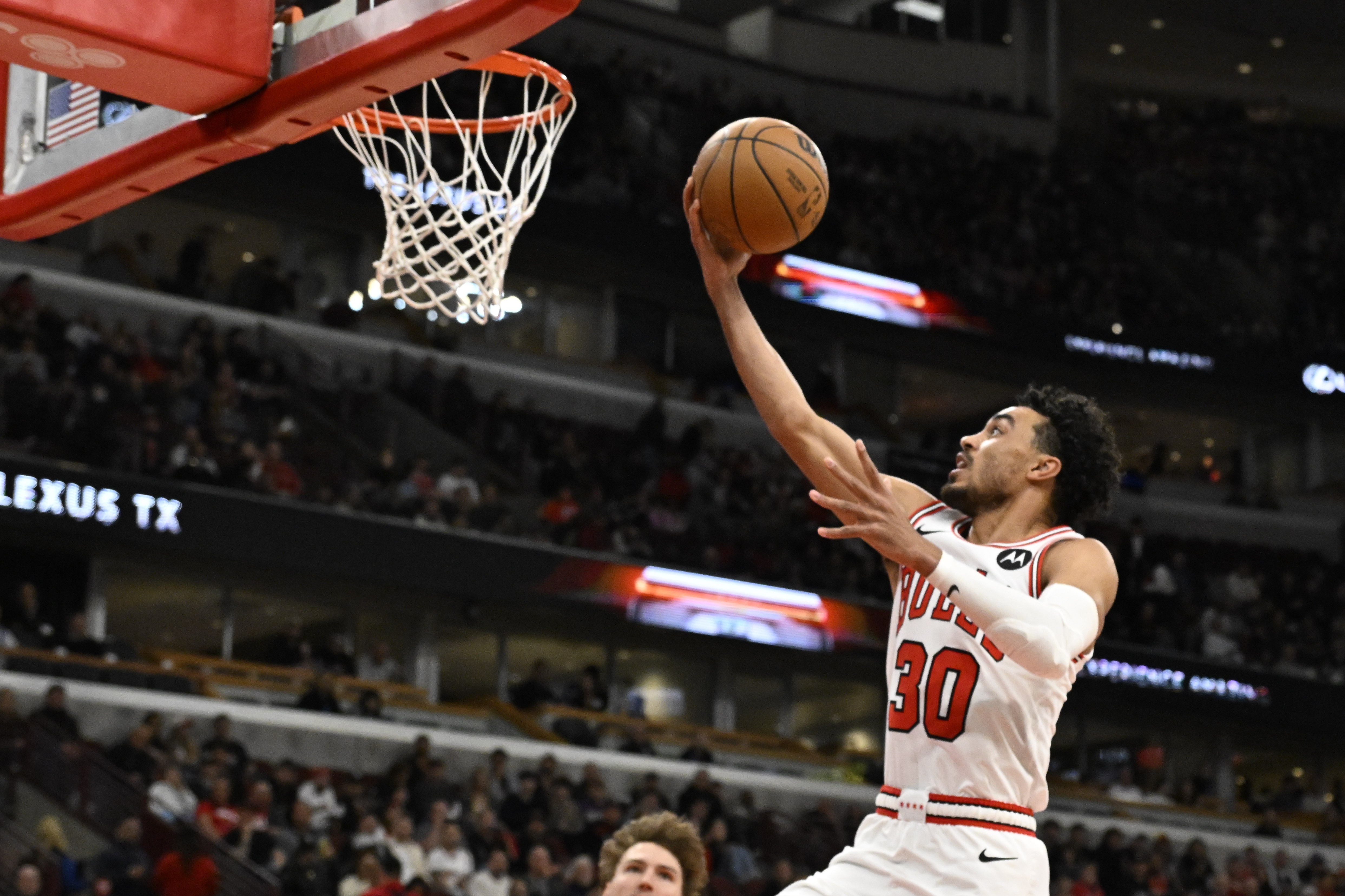 末节之王:特雷·琼斯64.7%命中率居首 字母哥63.2%紧随其后 末节之王:特雷·琼斯64.7%命中率居首 字母哥63.2%紧随其后