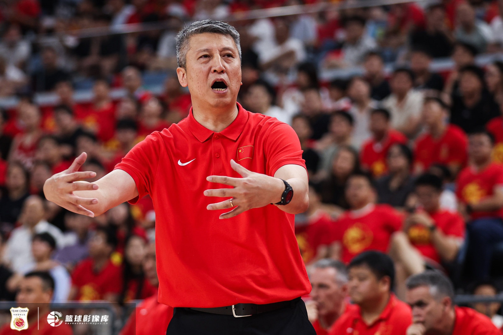 郭艾伦喊话郭士强:早点睡别紧张 输球后他肯定吃不下饭 郭艾伦喊话郭士强:早点睡别紧张 输球后他肯定吃不下饭