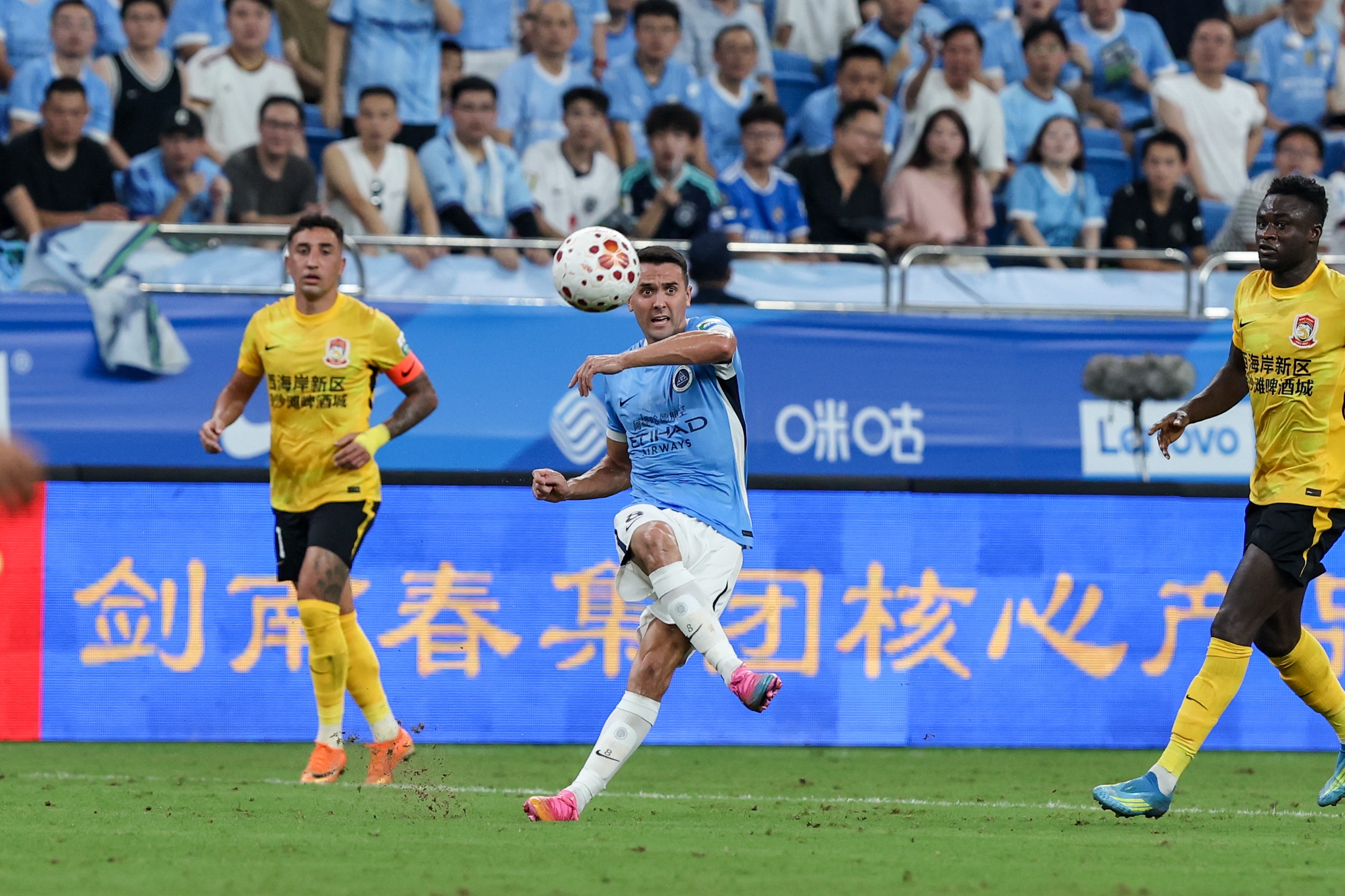 客场0-3完败新鹏城,青岛西海岸14场不败纪录戛然而止