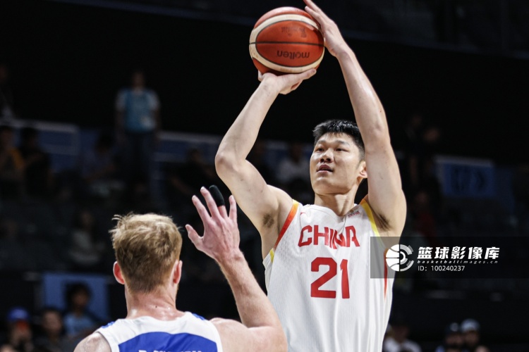 山西男篮砸钱追胡金秋 CBA投资回报引争议 山西男篮砸钱追胡金秋 CBA投资回报引争议