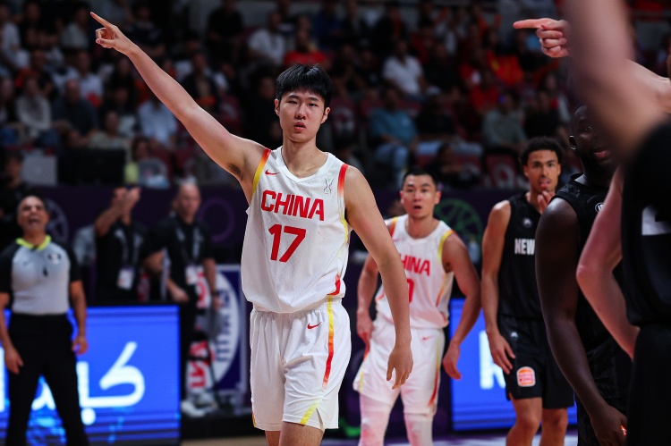 赵嘉义半场7分2板 中国男篮40-34领先喀麦隆 赵嘉义半场7分2板 中国男篮40-34领先喀麦隆