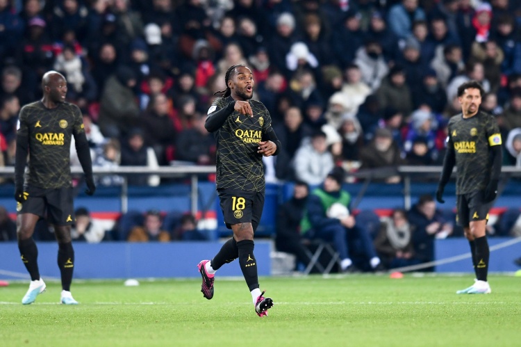 记者:巴黎过去24小时尝试引进1名进攻球员未果 桑谢斯即将离队