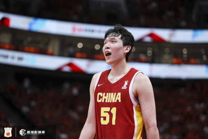 杨瀚森谈与黎巴嫩归化中锋交流内容:他问我能不能赛后换球衣?