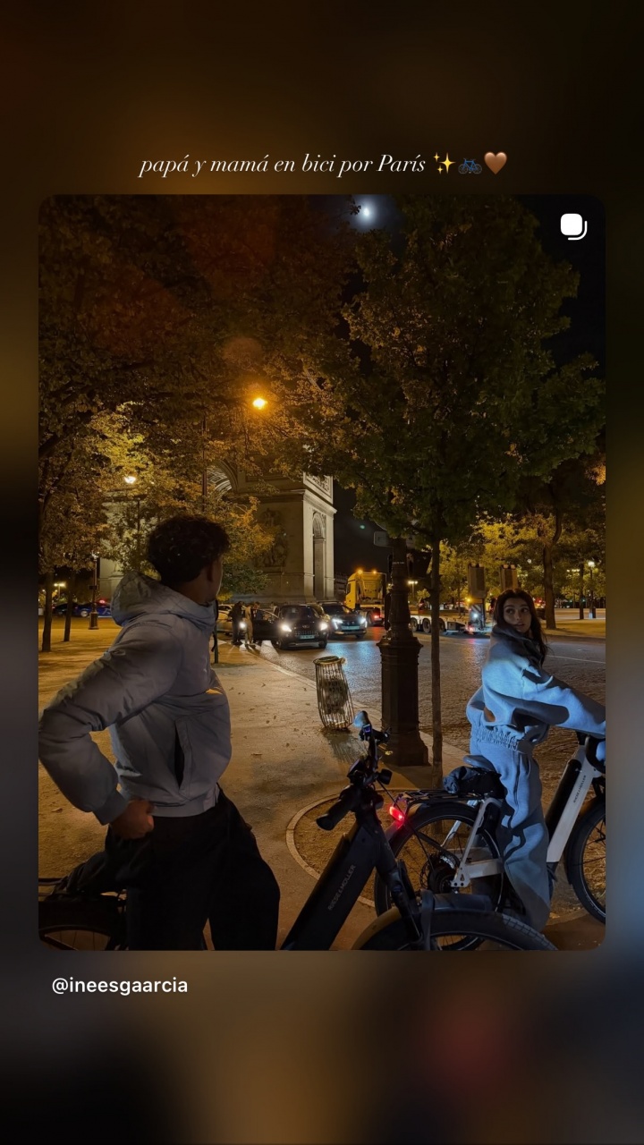 着迷！亚马尔将女友压在沙发上，社媒评论对方：多么绝美的女人…