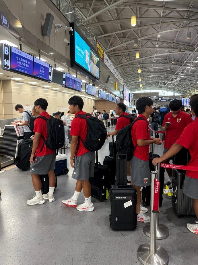 上海海港富盛经开队 昨日结束为期一周的韩国昌原足球基地拉练 上海海港富盛经开队 昨日结束为期一周的韩国昌原足球基地拉练