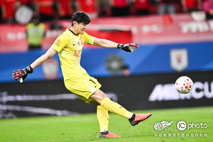 上海海港队0-0战平北京国安队