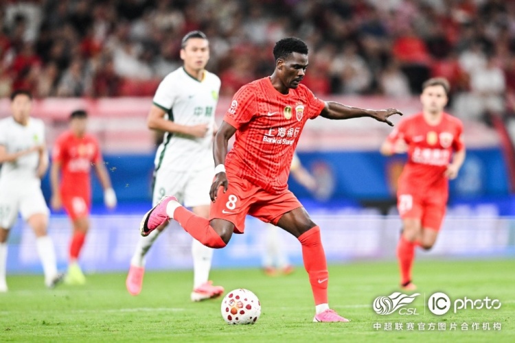 上海海港队0-0战平北京国安队