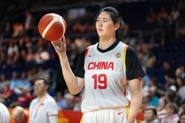 媒体人：中国女篮加时险胜捷克太艰难 张子宇在场进攻意图太明显